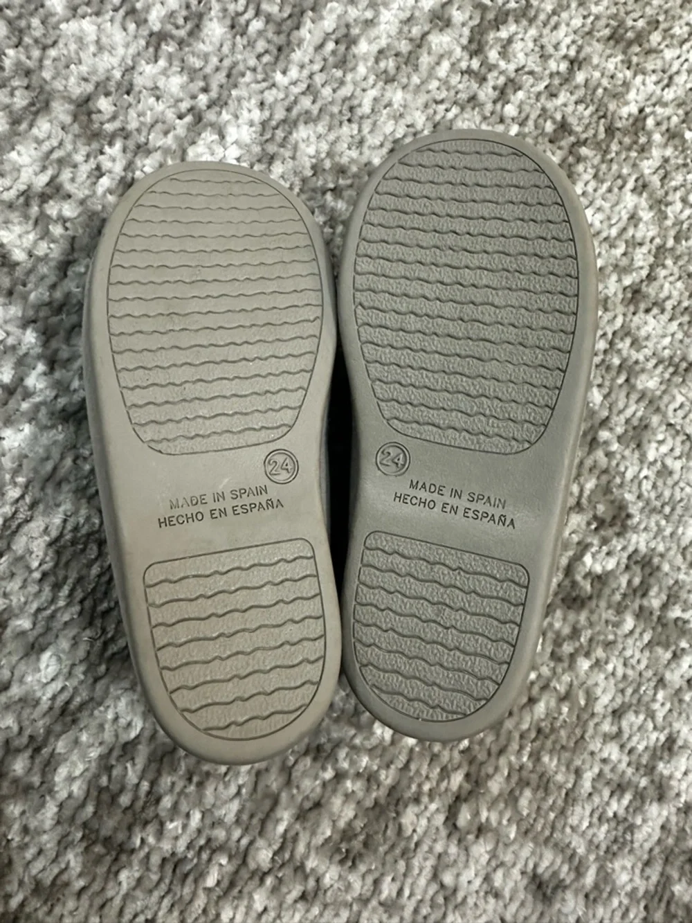 NWOT Saltin & Banquin Spanish brand grey suede children’s loafer size 24/7